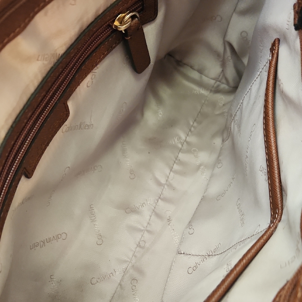 Calvin Klein Tan Leather Shoulder Bag - Picture 10 of 11